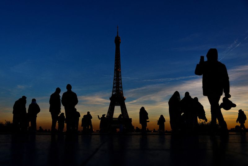 Paris residents vote in favour of making 500 more streets pedestrian