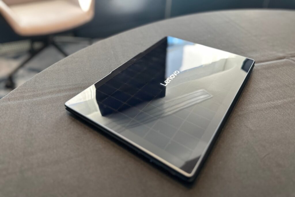 Lenovo Laptop Concept Yoga Solar 1