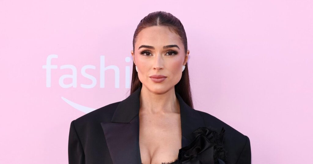 Olivia Culpo Shares New Bump Pic 1 Week After Announcing Pregnancy