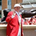 Trump says he will pardon Pete Rose