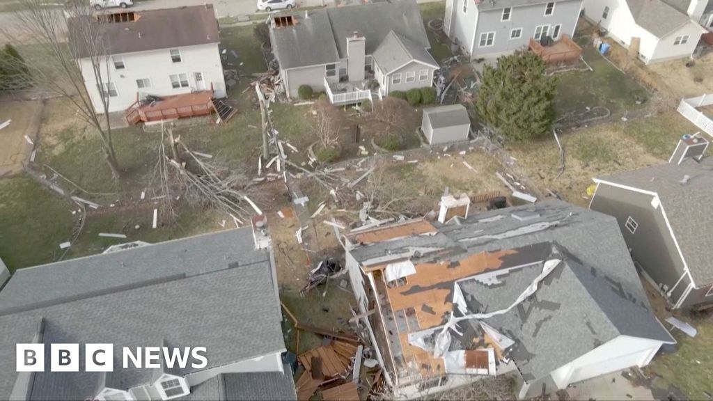 US tornadoes: Extreme weather leaves trail of destruction