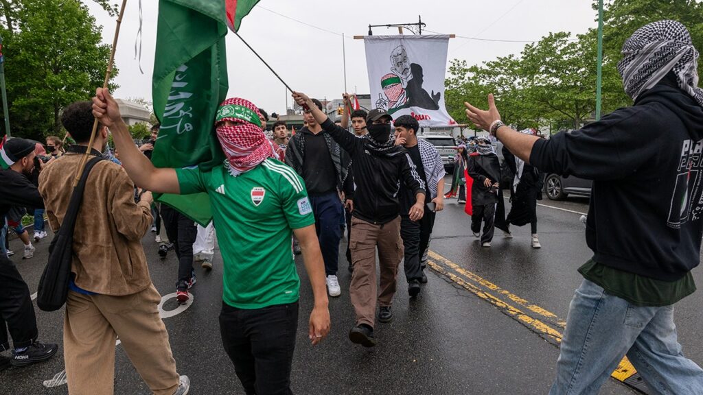 Anti-Israel protesters who bear flags of terror groups could face jail under proposed bill