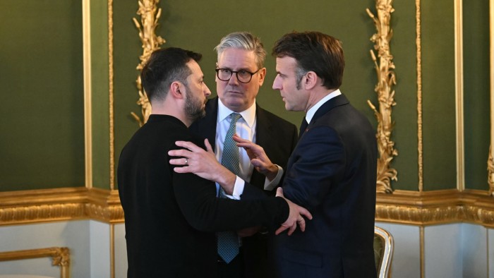 Volodymyr Zelenskyy, Keir Starmer, and Emmanuel Macron are engaged in a discussion