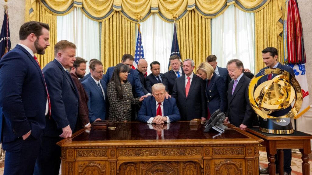 Faith leaders meet with Trump in White House